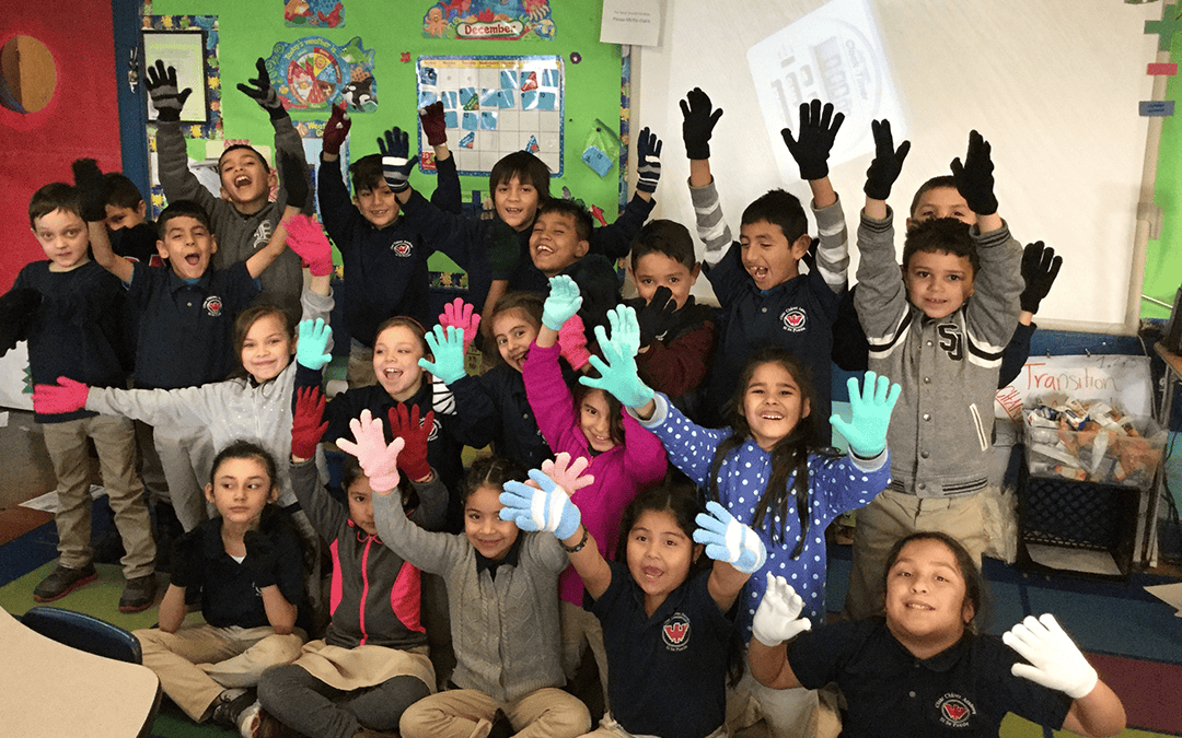 kids_smile_handsup